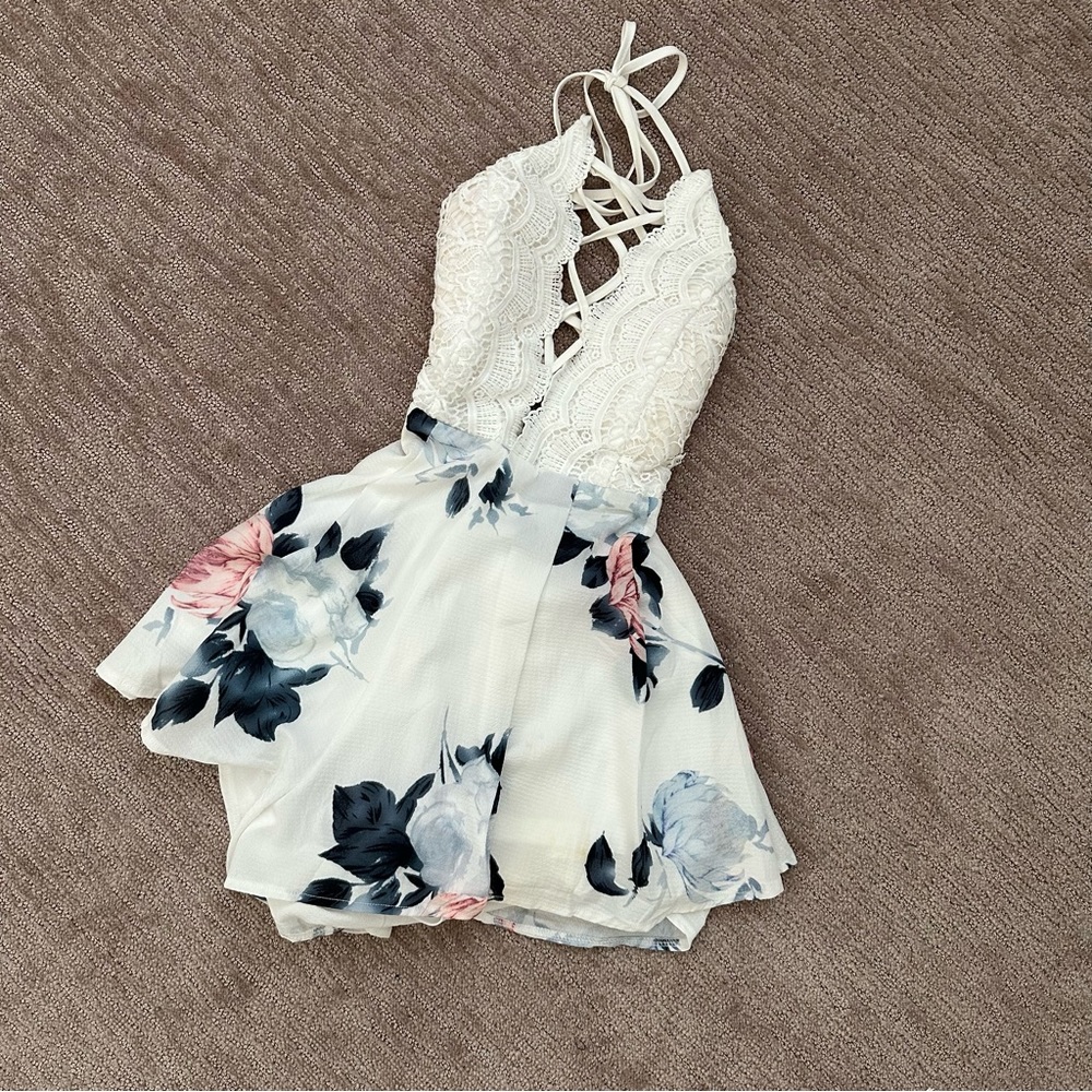 Solaris Style Crochet Lace Up Floral Romper